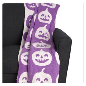Norogratz Halloween Blanket throw! Norogratz, Pumpkins. Purple/ white reversible